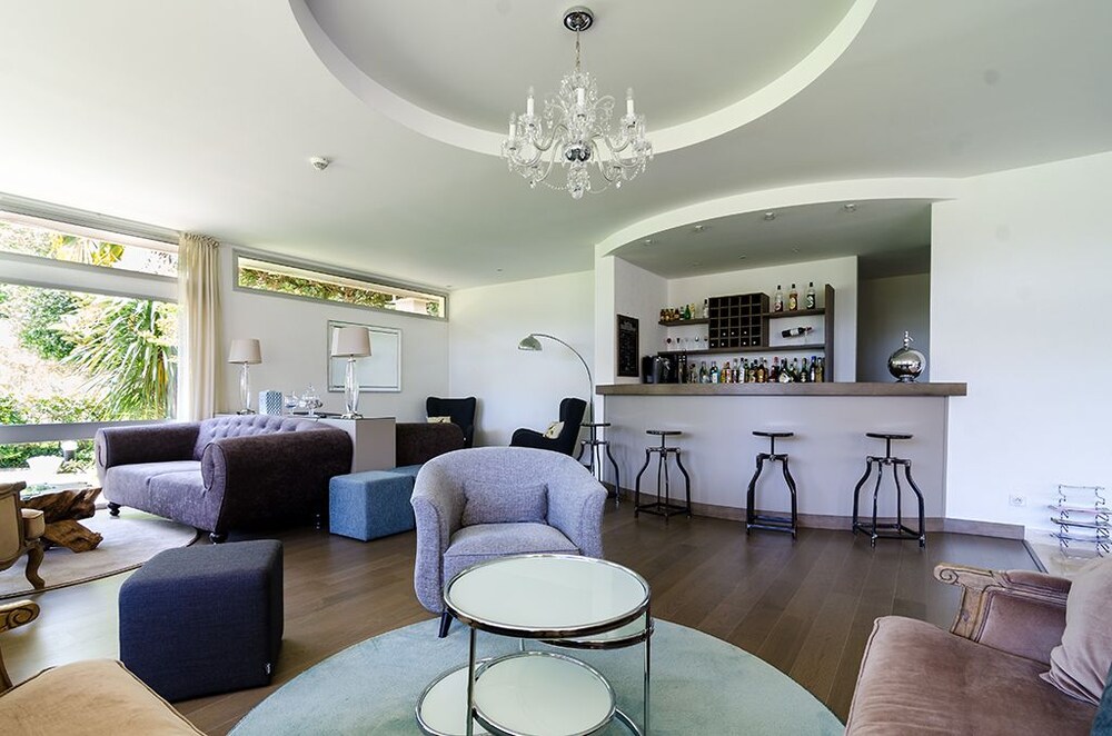 Hotel Lounge