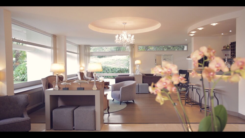 Hotel Lounge