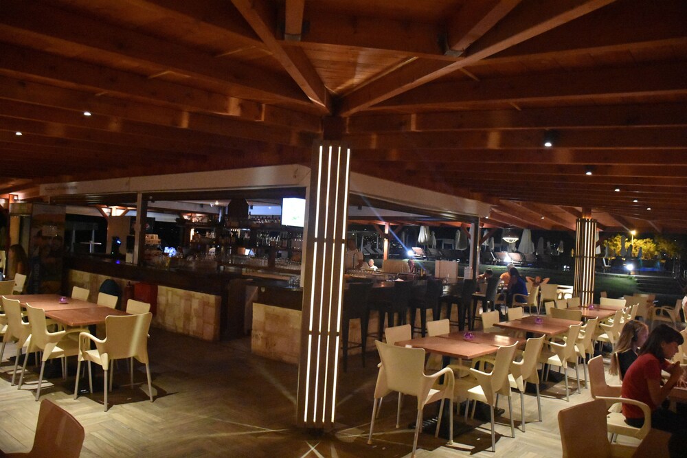 Poolside Bar