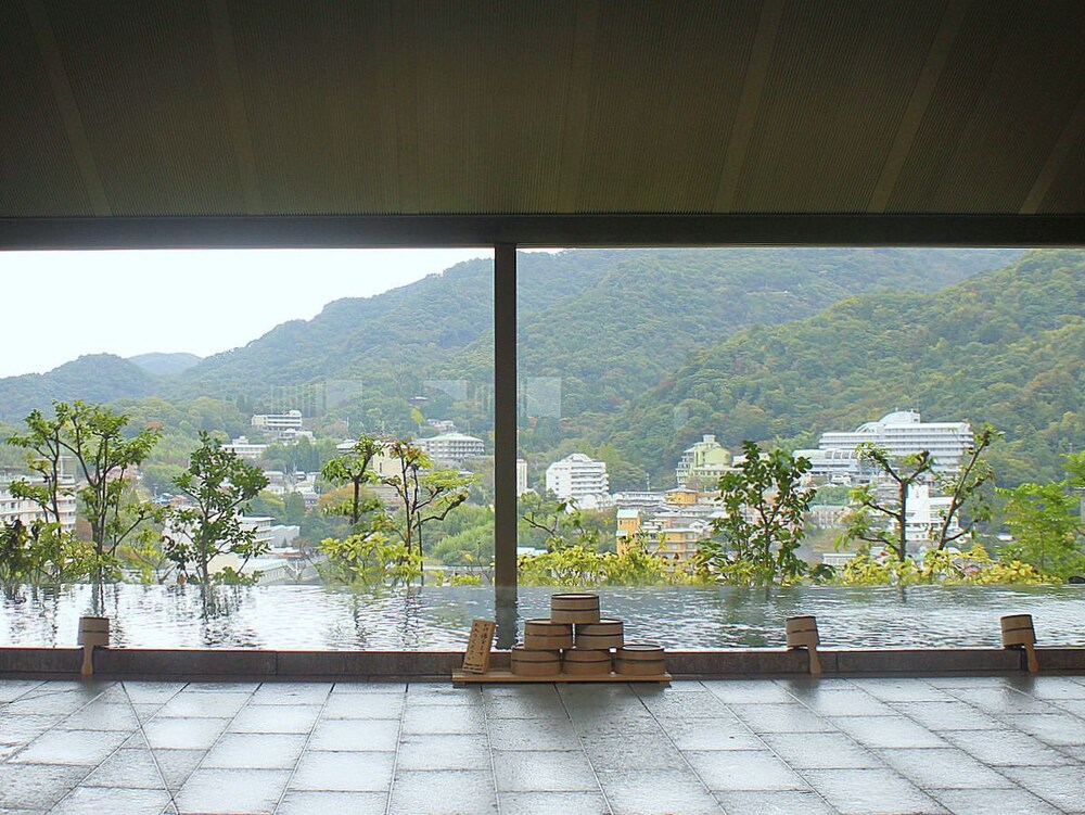 屋内スパ浴槽
