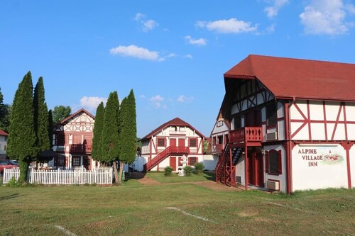 Helen Alpine Village Inn