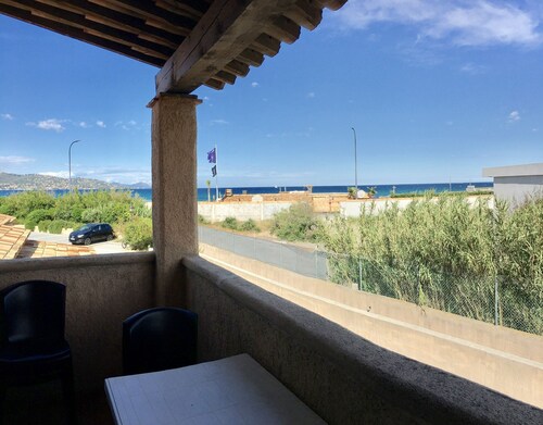 T2 en duplex 4* ,refait a neuf, face a la plage de la Nartelle.Clim et WIFI