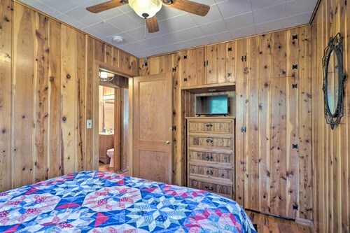 Cabin w/ Porch 5 Miles to Manitou Springs!