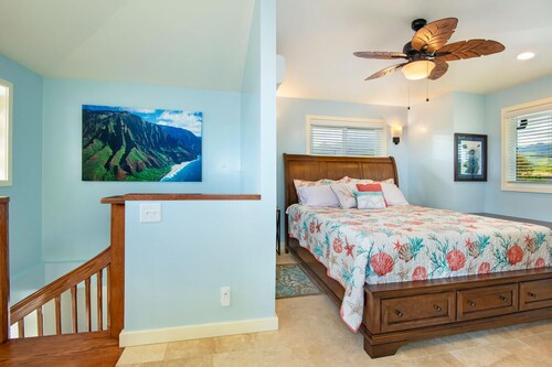 Custom one bedroom cottage just steps from swimming beach!