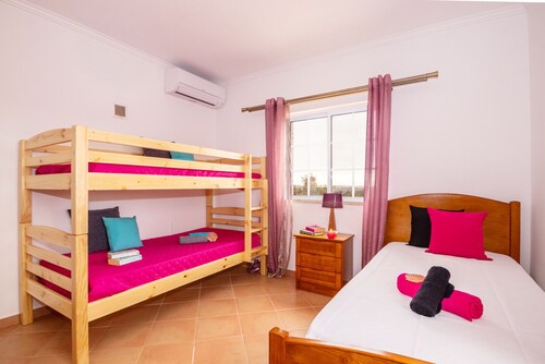 BEAUTIFUL VILLA W/ PRIVATE HEATABLE POOL, AIR COND, 10MIN DRIVE TO TOWN & BEACH