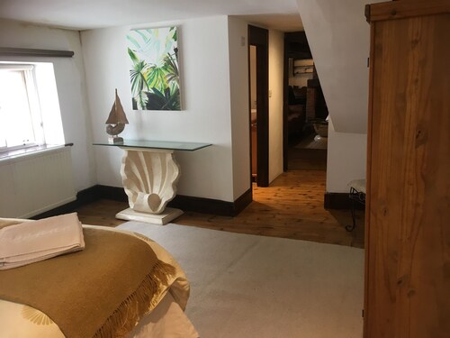 Charming, historical 500 year old cottage, opposite Petworth house!