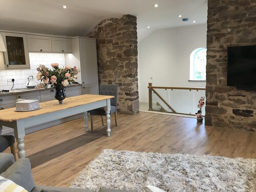 THE HAYLOFT CHESHIRE- A Brand new stunning barn conversion.
