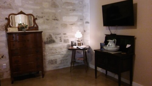Willie Mae’s Cottage at The Homestead B & B