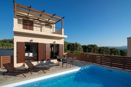 Malvasia Villa Amazing views with pool