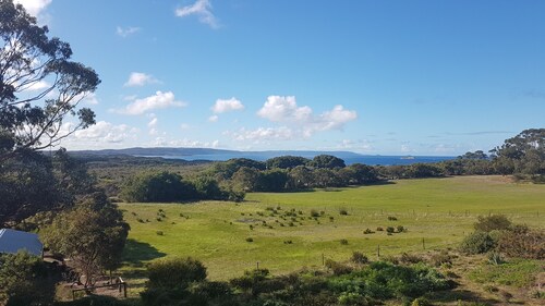 Torbay Seaview – Enjoy Oceanview’s from the spa bath