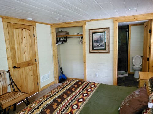 Lakeshore Cabin.....