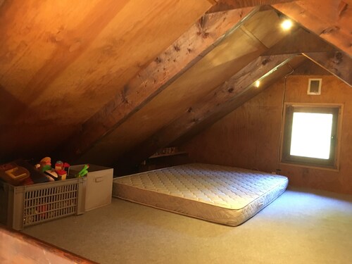 Authentique chalet familial au bord du lac . Idéal pour deux familles!