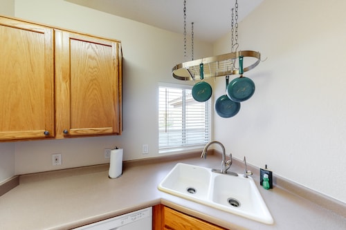 Lovely lakefront condo with balcony patio, community pool, and hot tub!