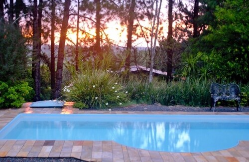 Beautiful place with swimming pool, court, barbecue, fireplace, large green area