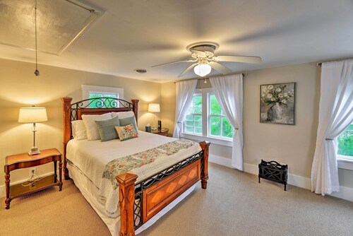 New Bern Home w/Yard, Grill+Walkable Location