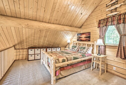 North Pole Log Cabin w/Northern Lights Views!