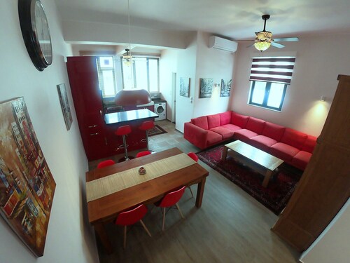 Comfortable & Welcoming 2 Bedroom Apartment