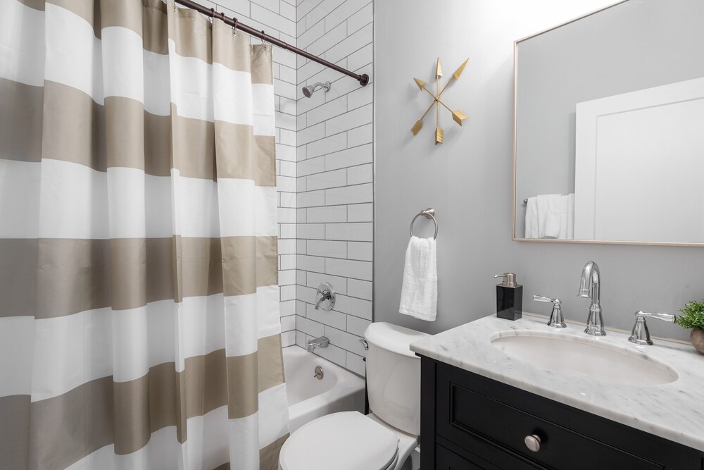 Signature Townhome, 2 Bedrooms, Non Smoking, Kitchen - Bathroom