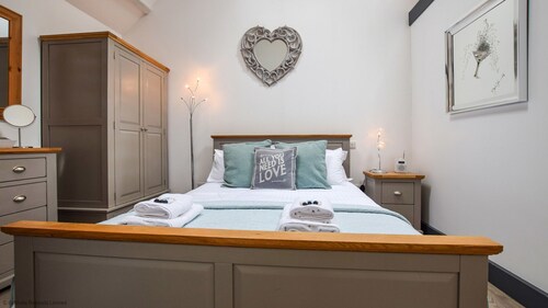 Dovecote, Saltford near Bath sleeps 2 guests in 1 bedroom