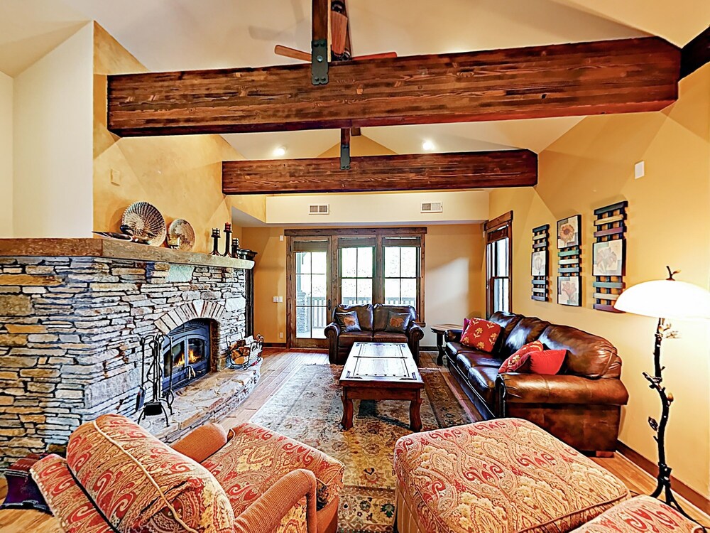 Condo, 2 Bedrooms - Living Room