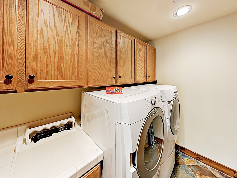 Condo, 2 Bedrooms - Laundry