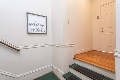 Close to Wineries & Skyline Drive, Wintergreen, Enjoy Basic City location!