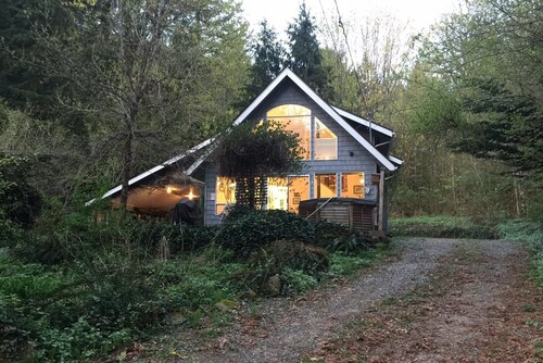 Mt. Baker Lodging Cabin 39 – Pet Friendly, Sleeps 6! by MBL