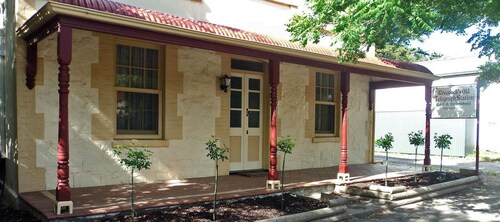 Experience all the Barossa Valley has to offer in a delightful heritage cottage.