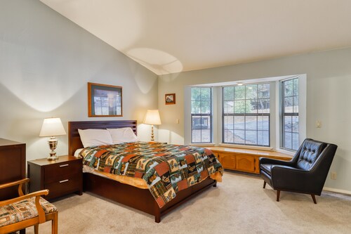 Cozy home w/ a private pool, hot tub, dry sauna, basketball hoop, & Ping-Pong!