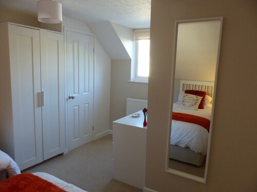 Cosy Clifton Cottage, St Ishmael's within walking distance of coastal path