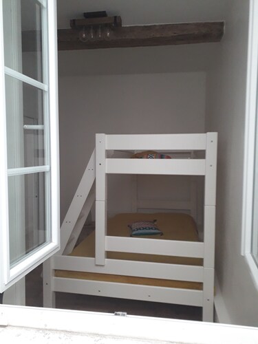 APARTMENT T3 COZY IN THE HISTORIC CENTER, 100 M FROM THE BEACH