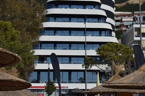 Yacht Hotel