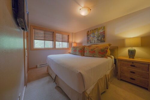 Côté piste 2BR / 1BA - 5 minutes de marche ou de trajet jusqu'aux ascenseurs et tram-2ème étage-bain à remous