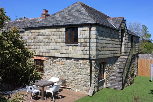 Converted barn within walking distance of local shops and beaches
