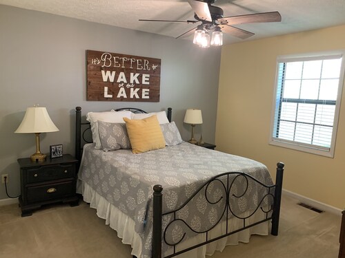 Hiwassee Hideaway - Lakefront, Covered Dock, Quiet Cove, Breathtaking Views...
