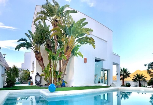 Villa Blanca Views & Pool