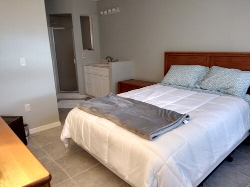 VENETIAN PALMS 1ST. FLOOR 2BDRM/ 2 BATH