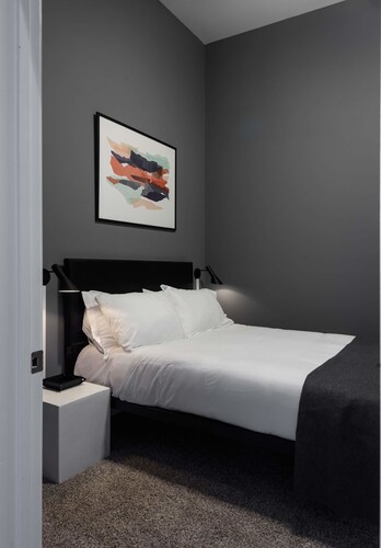 Mins to Downtown, Ballpark, Arch | Free Parking + W&D | Zencity at Bordeaux