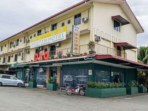OYO 89567 Mostyn Hotel
