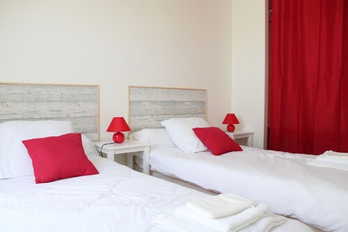 MAISON AVEC TERRASSE 500m DES PLAGES DU CABELLOU