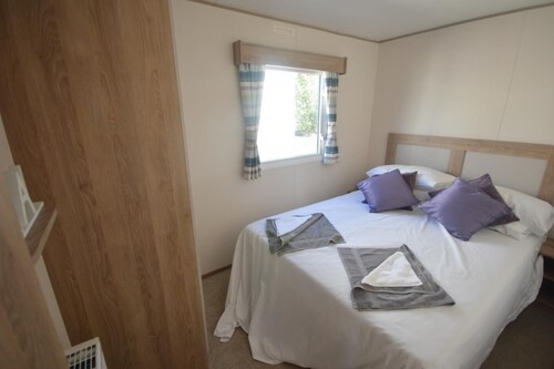 Felixstowe beach holiday park caravan/mobile home