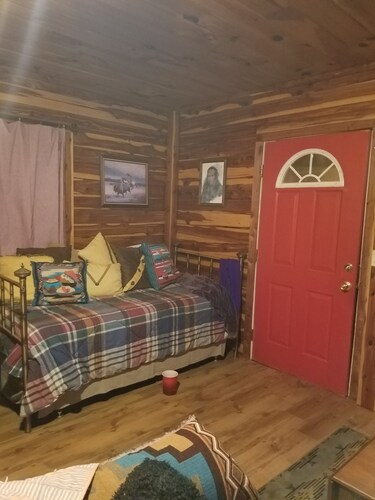 Cozy 2 rm pet friendly cabin- private lake - fishing & swimming - IndianCabin