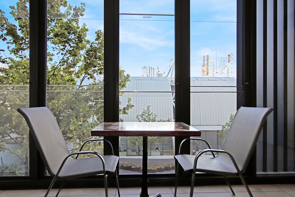 2 Bedroom Apt w/ Balcony 2 Bathrooms - Balcony