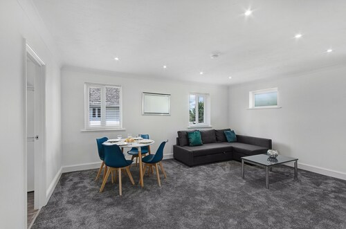 Karah Suites - The Galleria