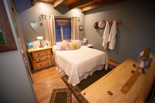Short Walk To Lake Tahoe! <700FT. H♥rt Home Retreat! Tahoe Vista.