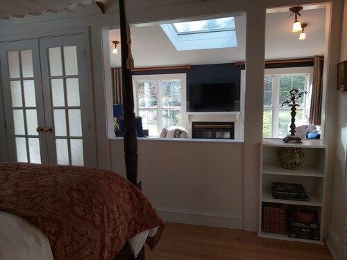 ENCHANTING AMBIENCE WATERFALLS ,HFX. HARBOUR&CHOCOLATE LAKE- MINS. TO DOWNTOWN
