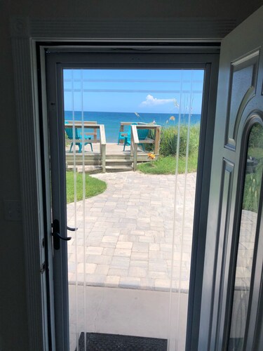 Sea Turtle Suite 2, Oceanfront boutique cottage at Serenity in Melbourne Beach!