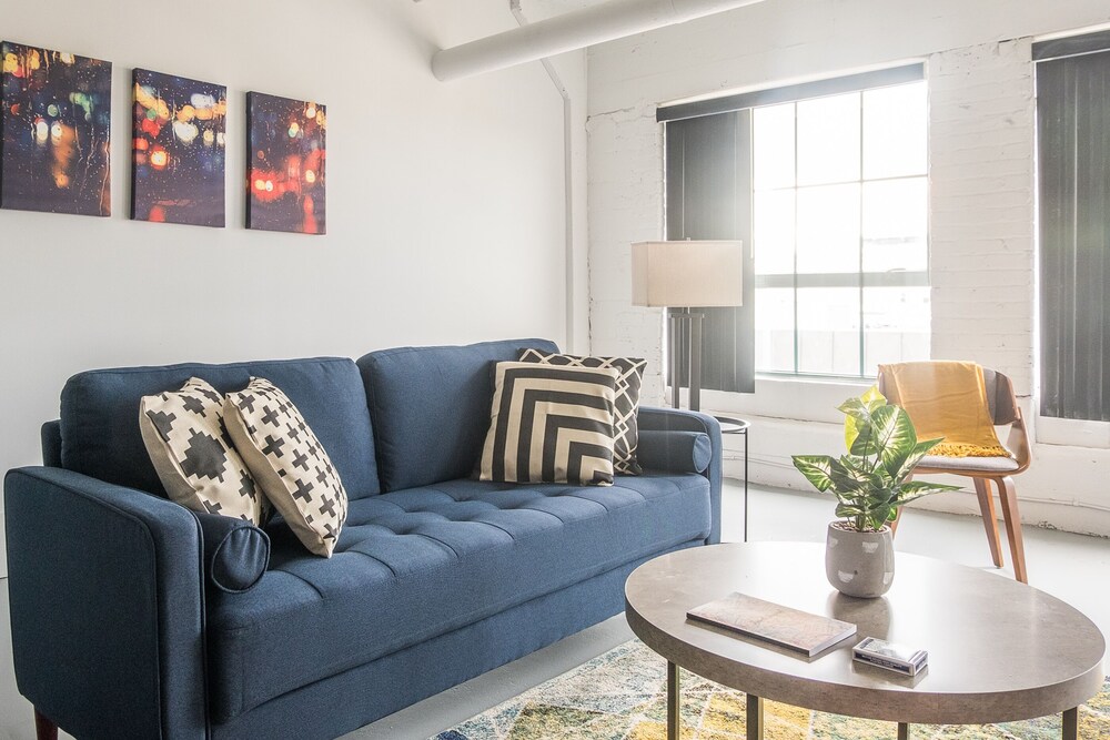 Classic Apartment, 1 Bedroom, Non Smoking, City View - Living Area