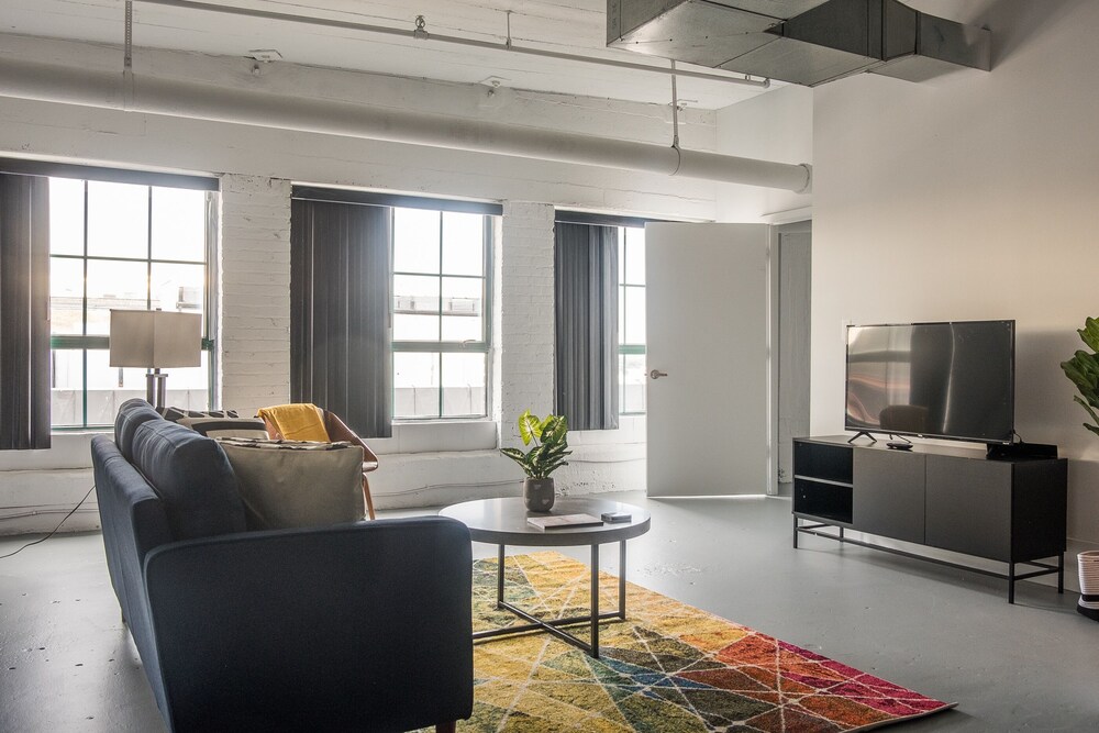 Classic Apartment, 1 Bedroom, Non Smoking, City View - Living Area