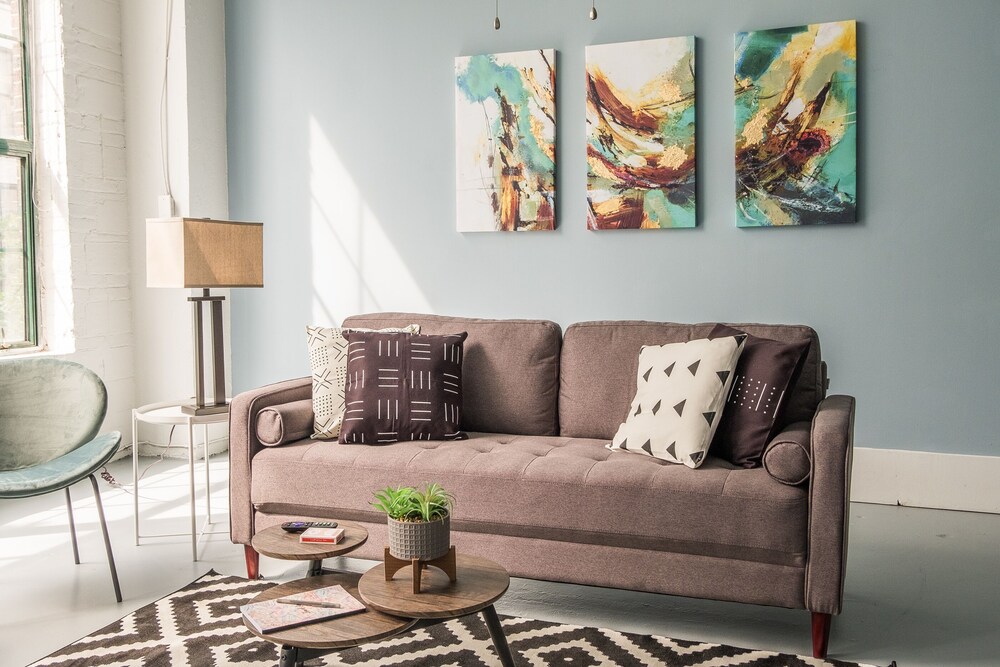 Classic Apartment, 1 Bedroom, Bathtub, City View - Living Room